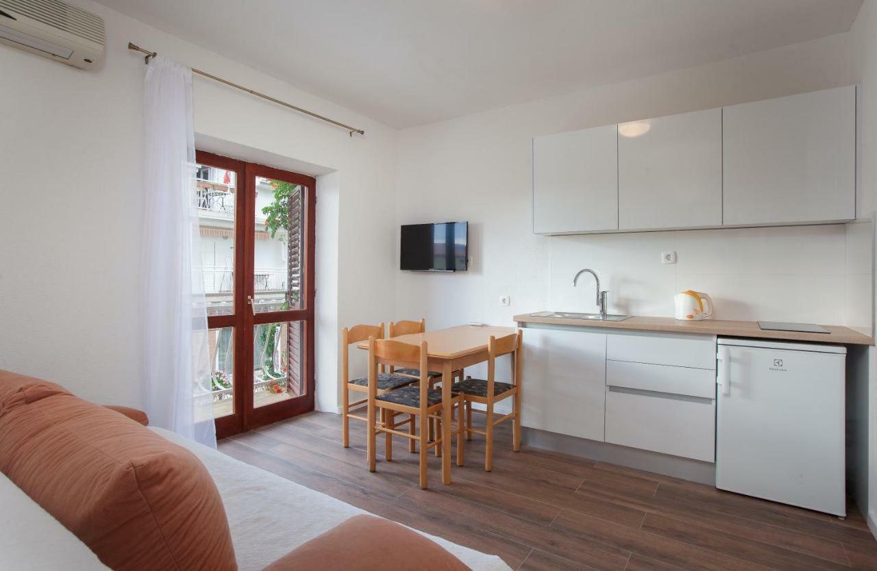 Apartmani Tina Podgora Esterno foto